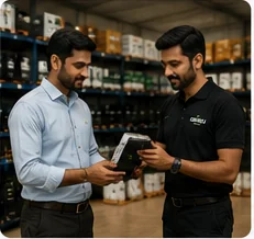 Solar dealer discussing products with a Grineu representative